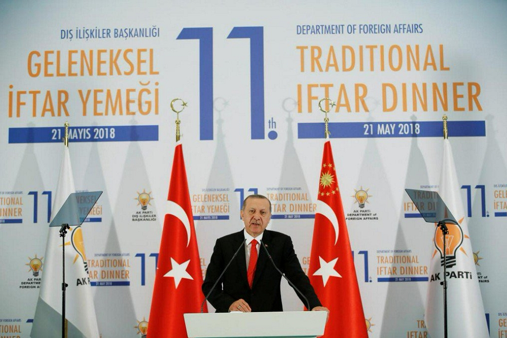 土耳其總統於21日的開齋晚宴上，指控擁有核武的國家，正以此威脅全世界。（湯森路透）