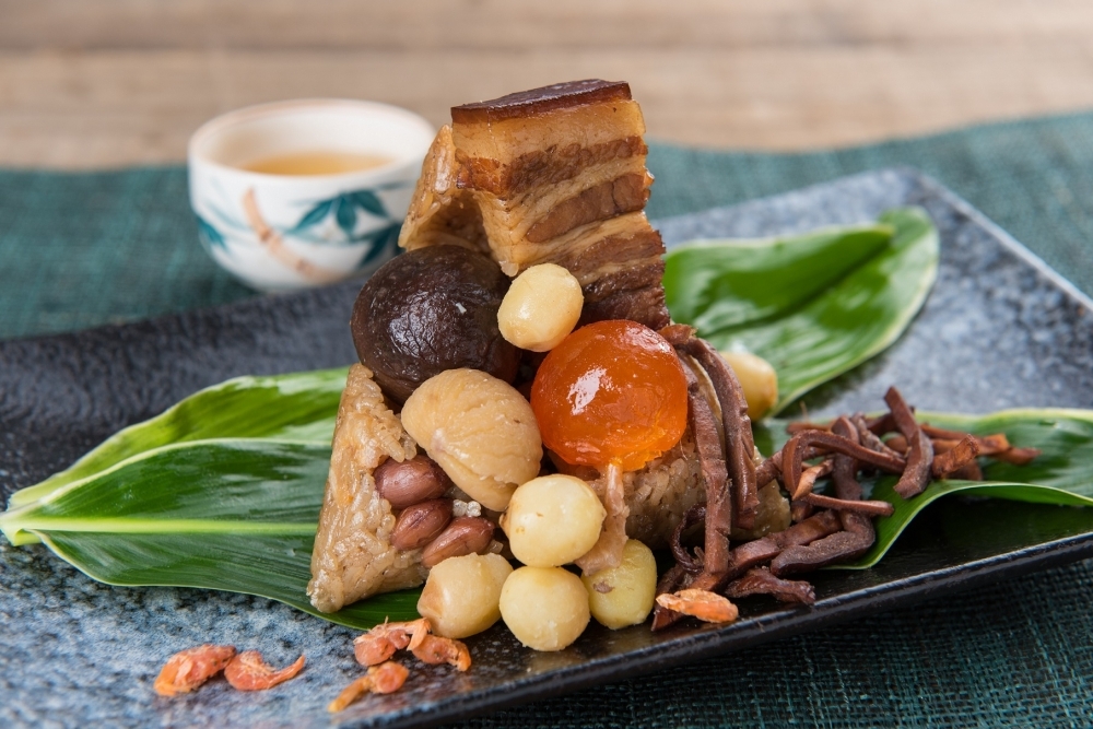 府城八寶肉粽採用陳年糯米，搭配八種精選食材彭湃又有面子。（圖片提供：凱達大飯店）