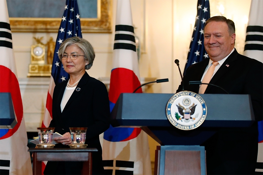 南韓外交部長康京和赴華盛頓與美國國務卿蓬佩奧11日在美國會面。（美聯社）