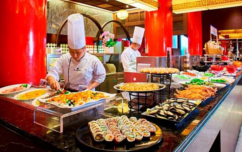圓山飯店松鶴餐廳自助晚餐菜色豐富，滿足饕客渴望被滿足的味蕾。（圖片提供：圓山大飯店）