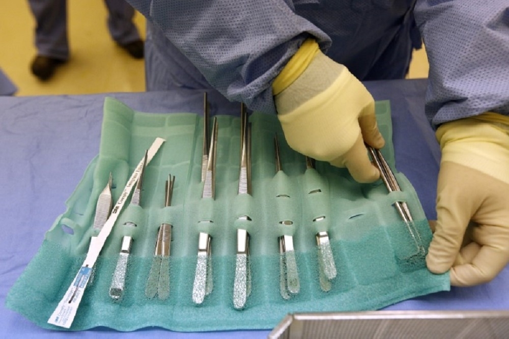 約翰‧霍普金斯大學醫學院3月26日執行全球首例陰莖陰囊移植手術。（湯森路透）