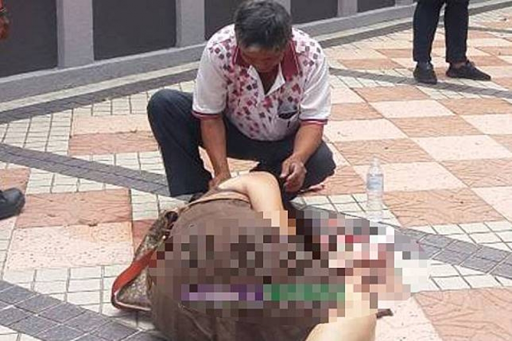 台籍55歲女子劉琳18日在清真寺人行道上遭機車不明人士搶劫。（圖片取自中國網官網）