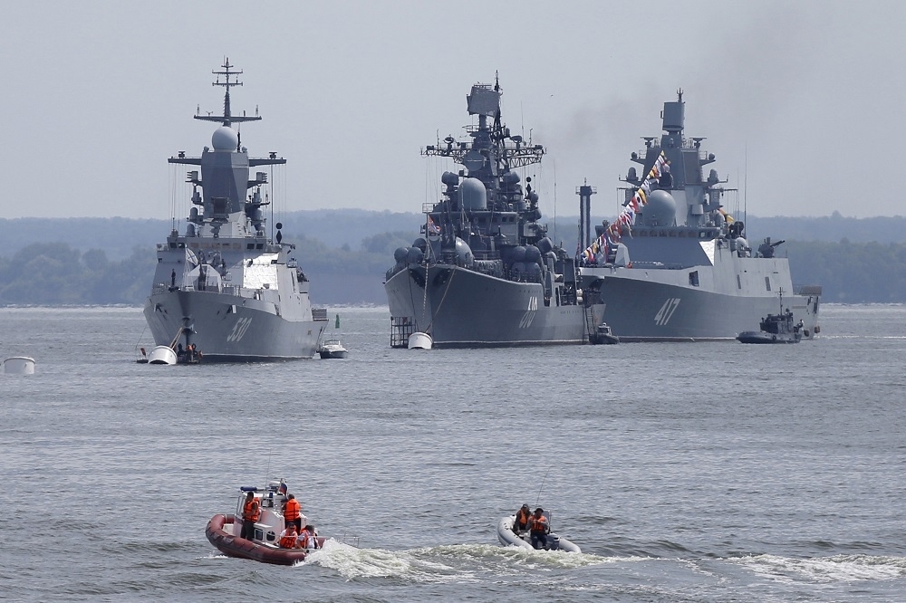 俄國海軍戰艦與潛艇已經在地中海東部嚴陣以待，密切關注美國與北約(NATO)聯軍的軍事動向。（湯森路透)
