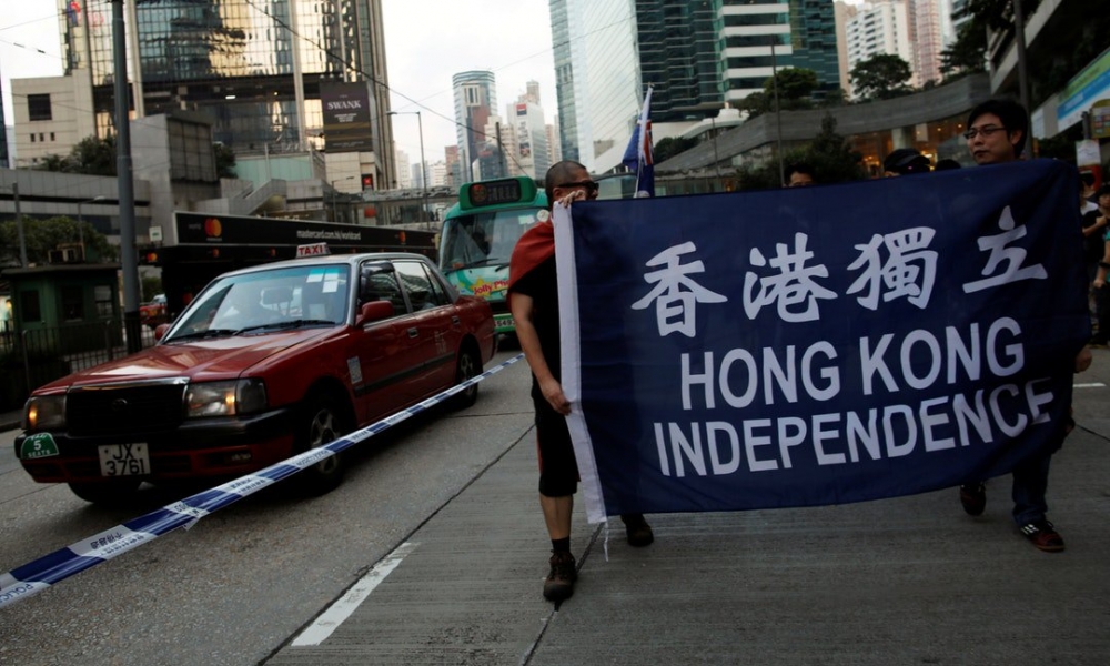 「香港獨立」指的是香港成為獨立國家，北京政府可以繼續維持對中華人民共和國的統治。相比之下，「建設民主中國」，無異於要為中華人民共和國改朝換代。（美聯社）
