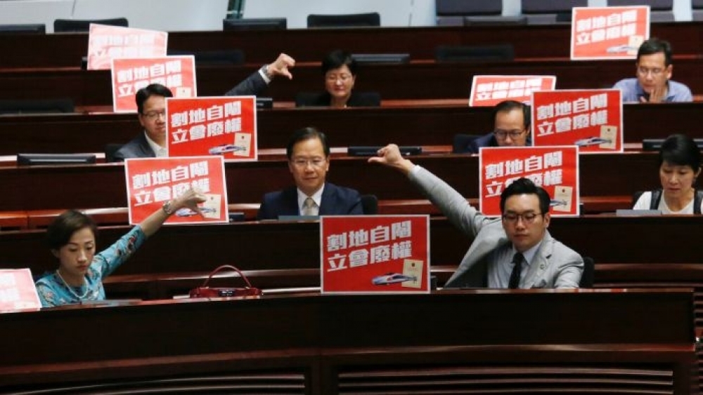 香港高鐵帶來「一地兩檢」，觸動民主派路線的反思。 （湯森路透）
