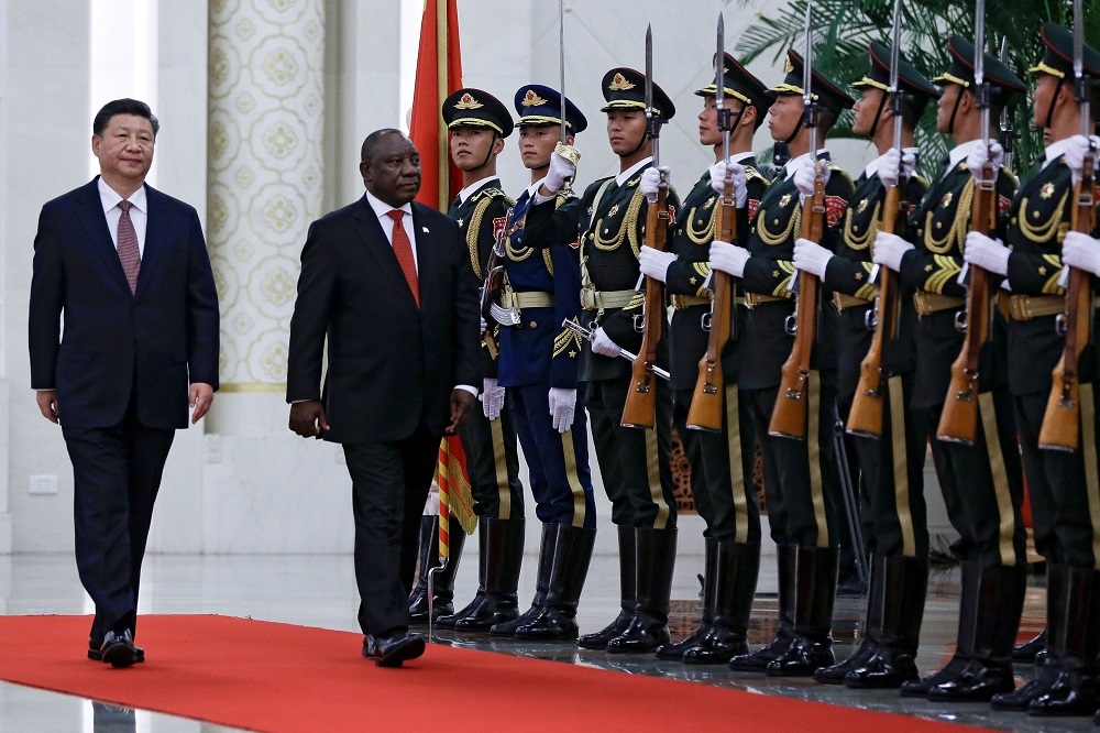 中國國家主席習近平與南非總統拉馬福薩（Cyril Ramaphosa）。（湯森路透）