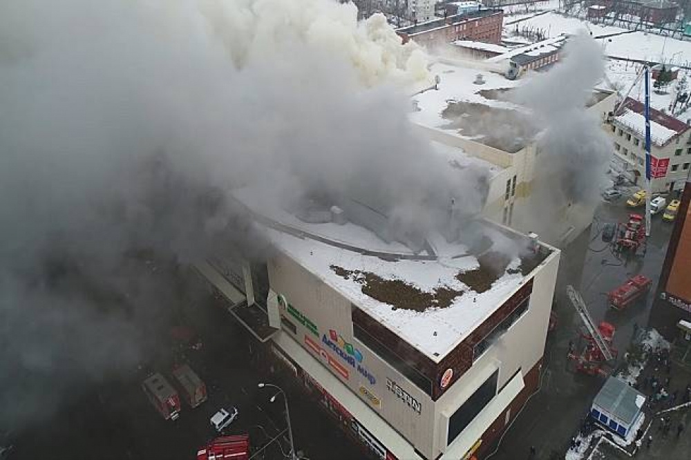 俄國西伯利亞中部商場「冬櫻」發生大火。（湯森路透）