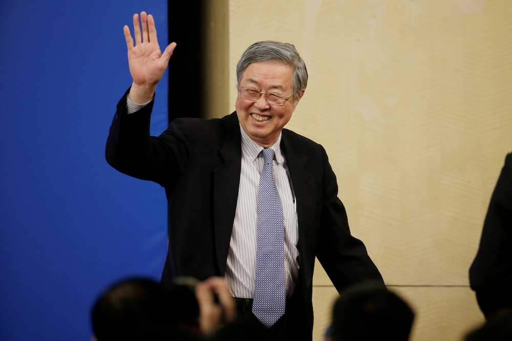 周小川9日主持中國人民銀行行長任內最後一次記者會。（湯森路透）
