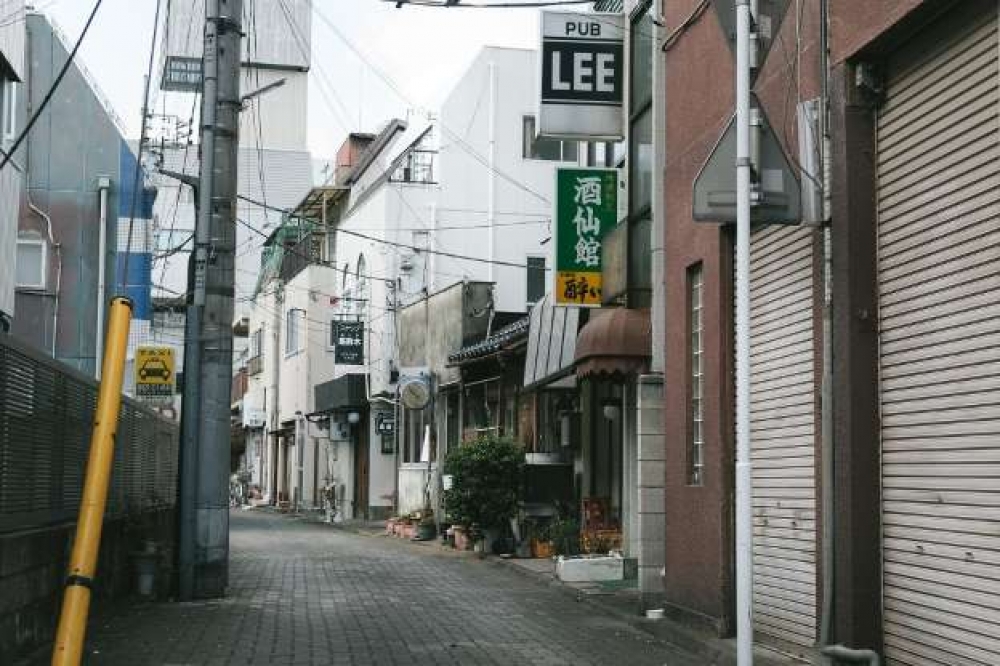 民泊新法實施後，前往日本旅遊得要睜大眼睛，住到違法民宿而發生糾紛可就掃興了。（圖片取自PAKUTASO）