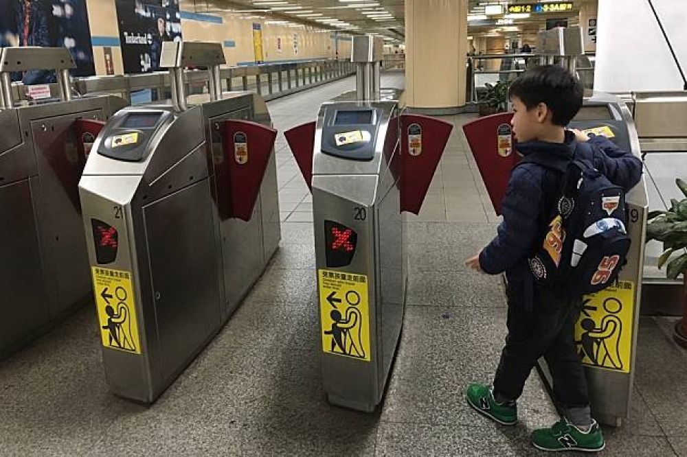 朱立倫表示，2018年起，只要設籍在新北市6至12歲兒童，搭乘台北捷運5折票價優惠，最快明年上半年實施。（圖片取自traffic.ntpc.gov.tw）