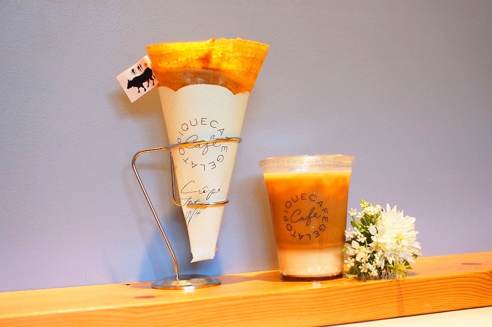  gelato pique café 推出期間限定的新菜單，『蔥鹽北海道和牛可麗餅』及『核桃布朗尼拿鐵』。（攝影：吳文元）