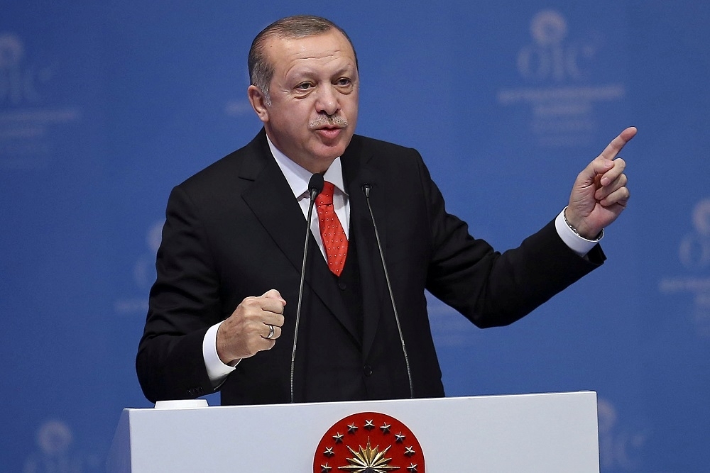 土耳其總統艾爾多安13日於伊斯坦堡OIC峰會上。（湯森路透）