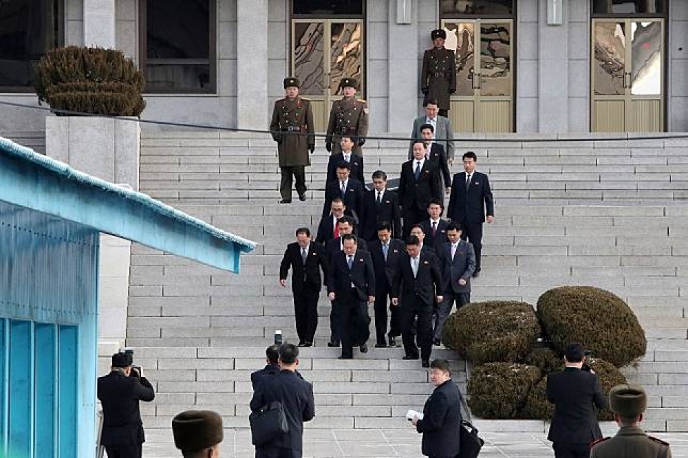 北韓代表團前往會談地點「和平之家」。（湯森路透）
