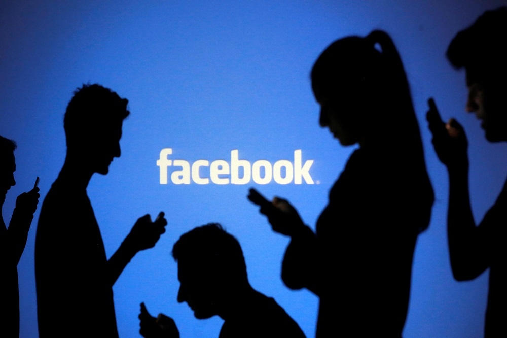 臉書（Facebook）27日宣布，將推出更多影片廣告投放的選項，讓客戶可以選擇特定內容的影片播放廣告。（湯森路透）