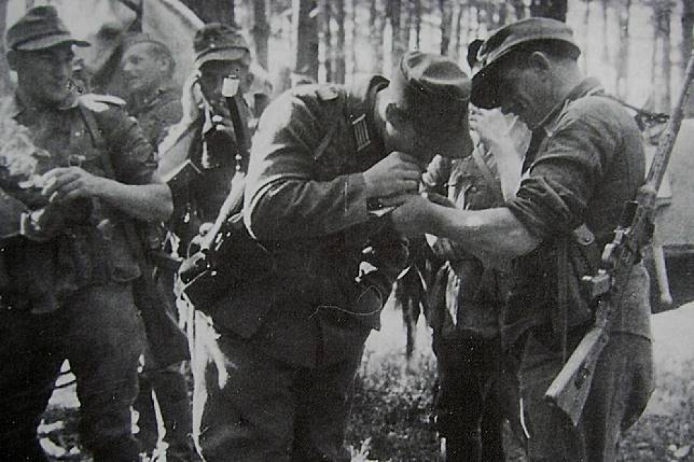 二戰期間，正在抽菸的德軍（ww2gallery＠CC.BY 2.0）