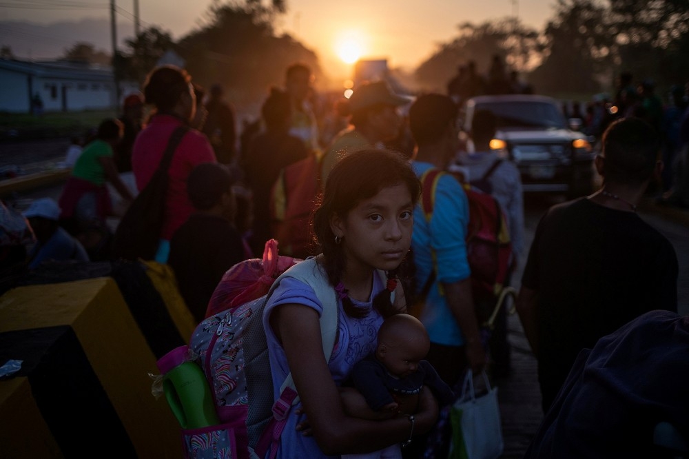 24日數千名移民潮之一的女孩，正前往墨西哥的（Huixtla）維斯特拉。（湯森路透）