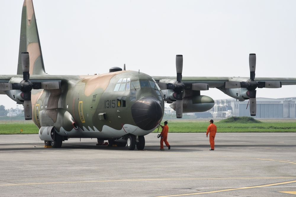 國內最大運輸機C-130H，即便該面臨汰舊，卻因造價太貴無經費著落，至今遲遲無法更新。（攝影：張文玠）