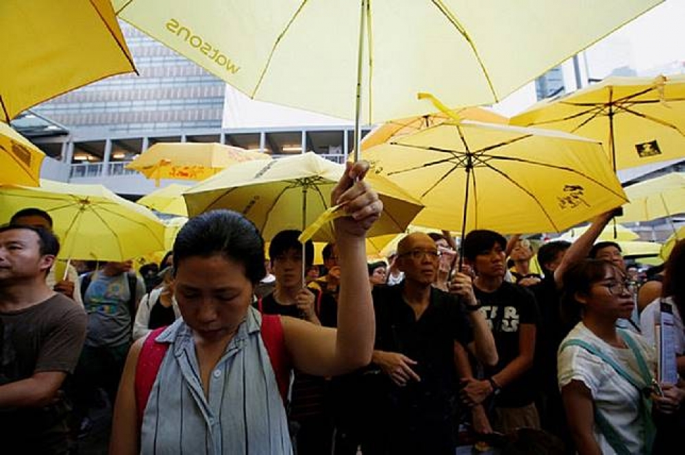 2014年的雨傘革命，香港人民上街表達欲爭取真普選的訴求。（湯森路透）