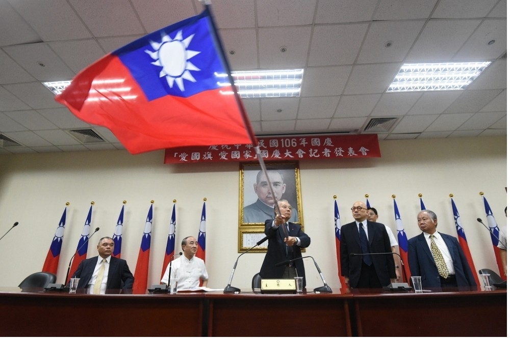松濤社等民間團體召開記者會，宣布將舉辦「愛國旗愛國家」國慶大會。（攝影：葉信菉）