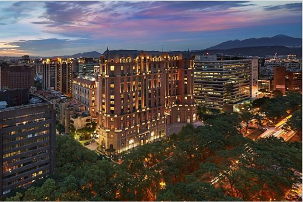 入住文華東方酒店寬敞舒適的豪華客房或套房僅需12,500元起。（圖片提供：台北文華東方酒店）