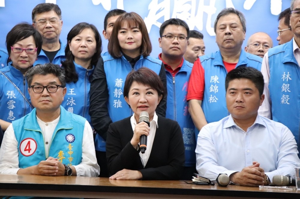 國民黨台中市長候選人盧秀燕20日宣布辭去立委。（盧秀燕競選辦公室提供）