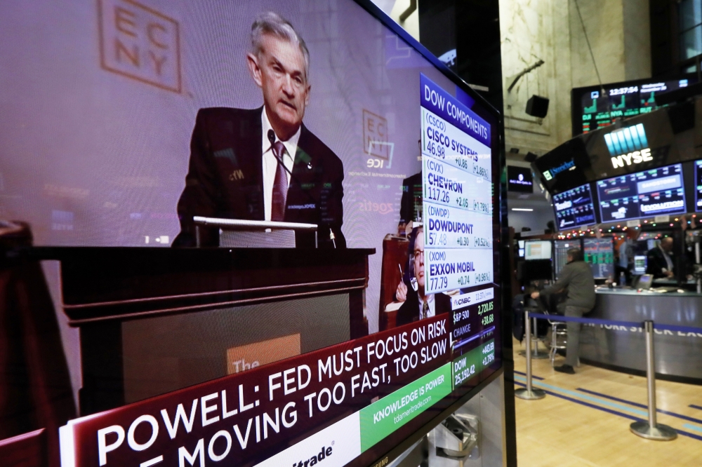 聯準會主席鮑威爾最新談話激勵美股28日大漲。（美聯社）