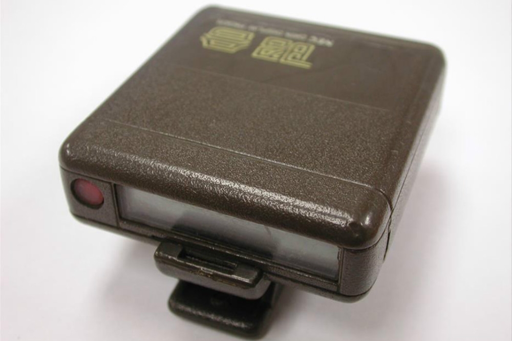 1990年由日本NEC生產的呼叫器。（圖片取自電信數位博物館）
