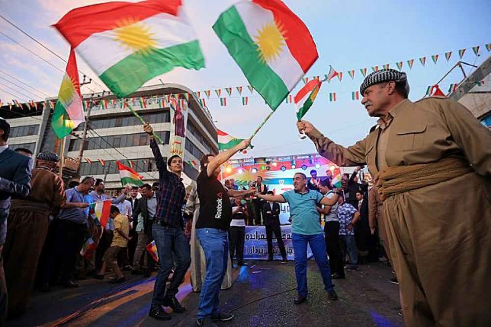 在達霍克省，庫德族人上街支持公投。（湯森路透）