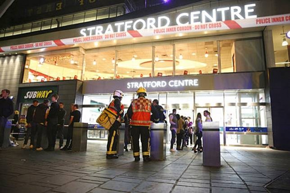 位處倫敦東區史特拉福（Stratford）的西田購物中心（Westfield shopping），23日晚間發生潑酸攻擊事件。（美聯社）