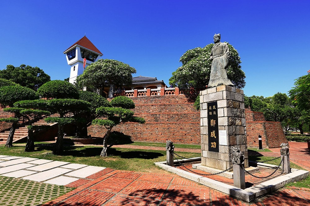 台南安平古堡的鄭成功銅像。（圖片摘自維基百科）