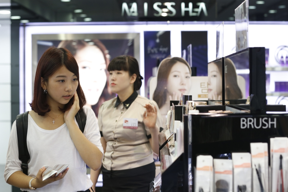 南韓美容產業發達，但如今面臨女性反彈。（湯森路透）