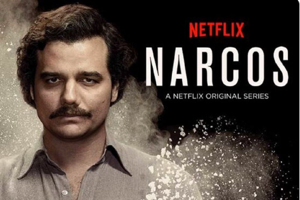 據《英國廣播公司》（BBC）報導，Netflix熱門影集《毒梟》（Narcos）的資深取景師波托（Carlos Munoz Portal），日前在墨西哥中部地區遭人射殺身亡，屍體則在其車內被發現，據悉已「佈滿彈孔」。(圖片取自Netflix)