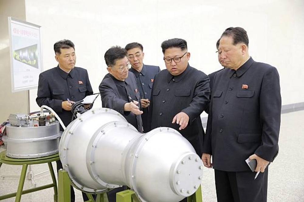 北韓領導人金正恩視察核武研究所。（湯森路透）
