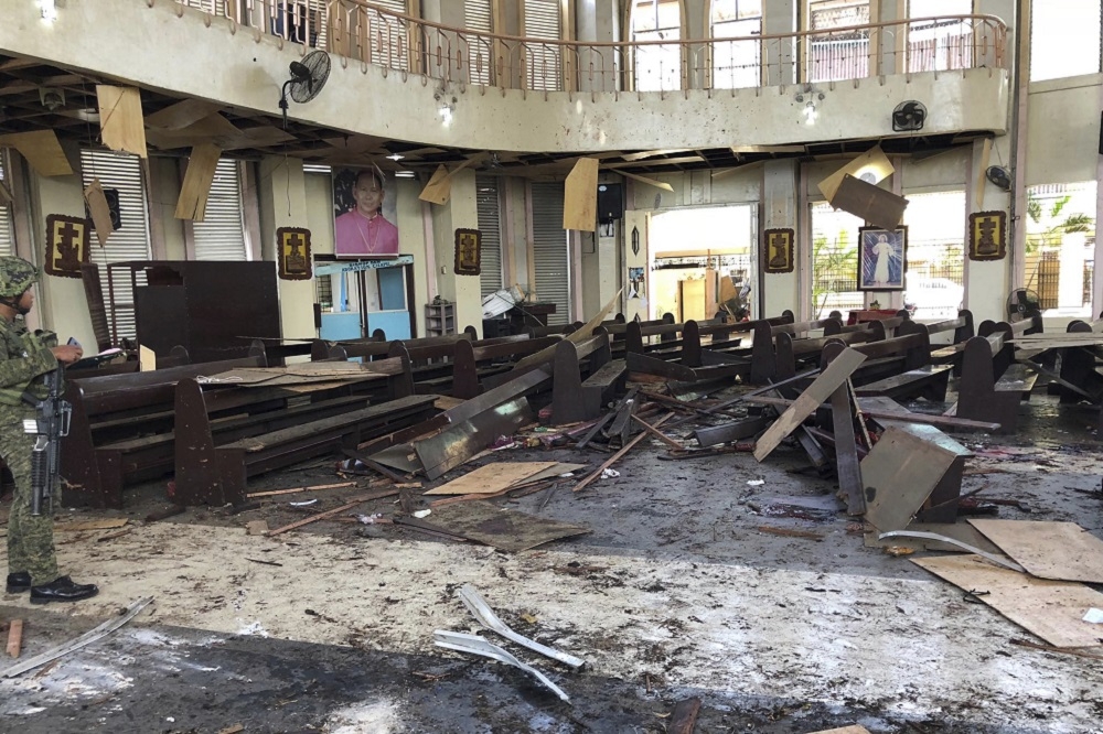 菲律賓南部蘇祿省（Sulu）霍洛島（Jolo）的教堂於27日上午發生2起連環爆炸。（美聯社）