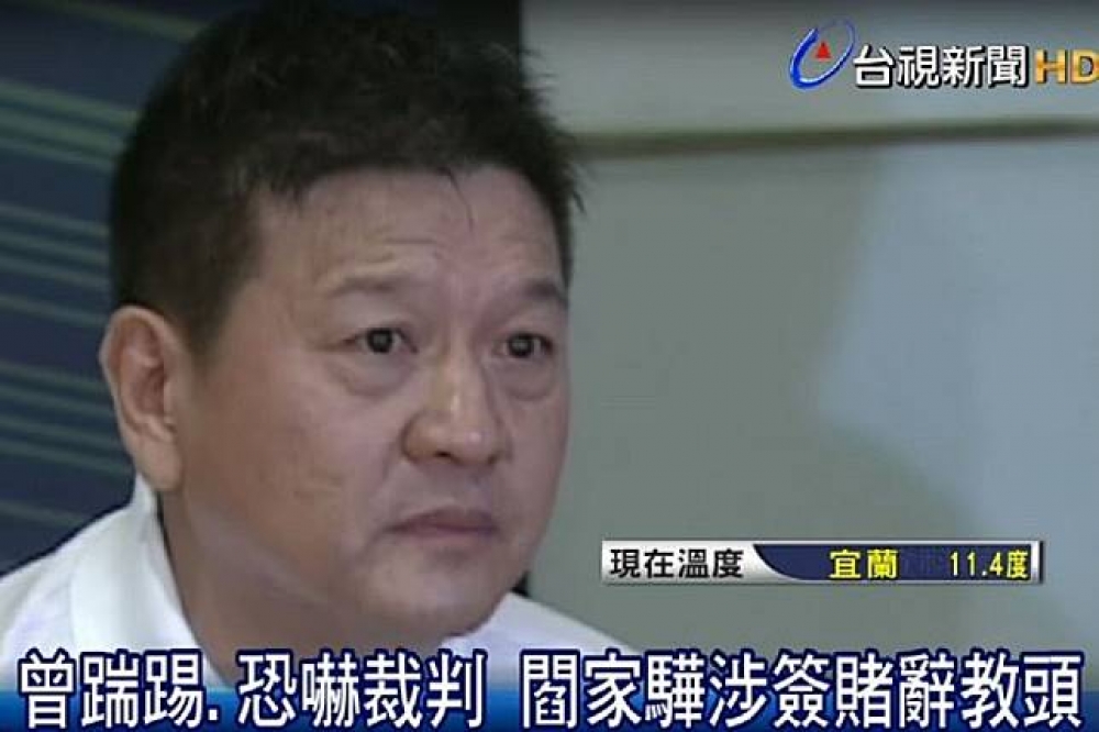 台灣啤酒籃球隊總教練閻家驊涉簽賭，13日台北地檢署將他緩起訴1年6個月。（圖片取自台視YouTube影片截圖）