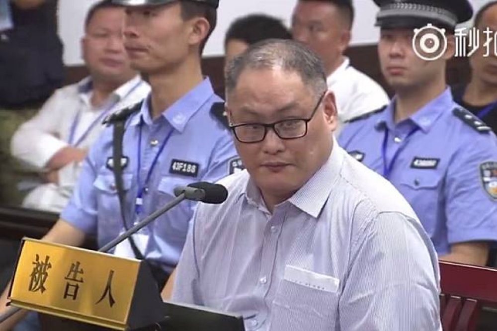 遭中國大陸監禁的台灣非政府組織工作者李明哲案在9月11日的9點10分開庭審理，妻子李净瑜也抵達湖南岳陽法院旁聽。（截自直播畫面）