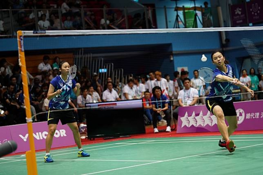 2017世大運羽球女雙決賽，中華隊許雅晴(右）與吳玓蓉聯手以直落二擊敗泰國組合，快速拿下羽球項目第4金。（攝影：李昆翰）