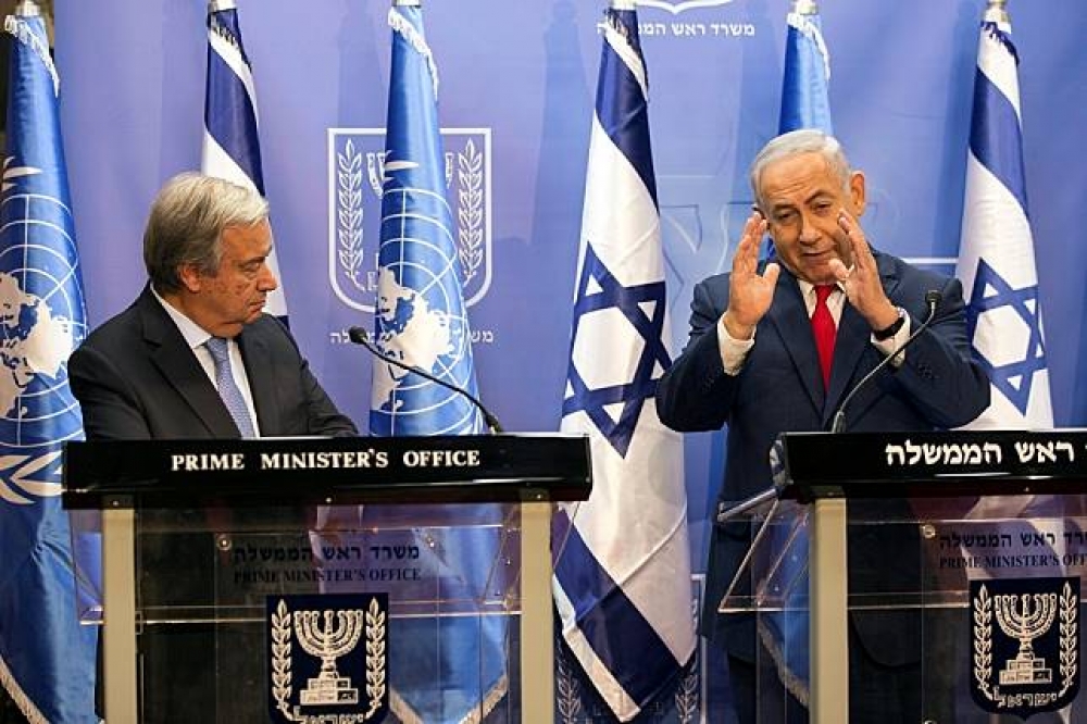 聯合國秘書長古特雷斯28日與以色列總理納坦雅胡發表聯合聲明。（湯森路透）
