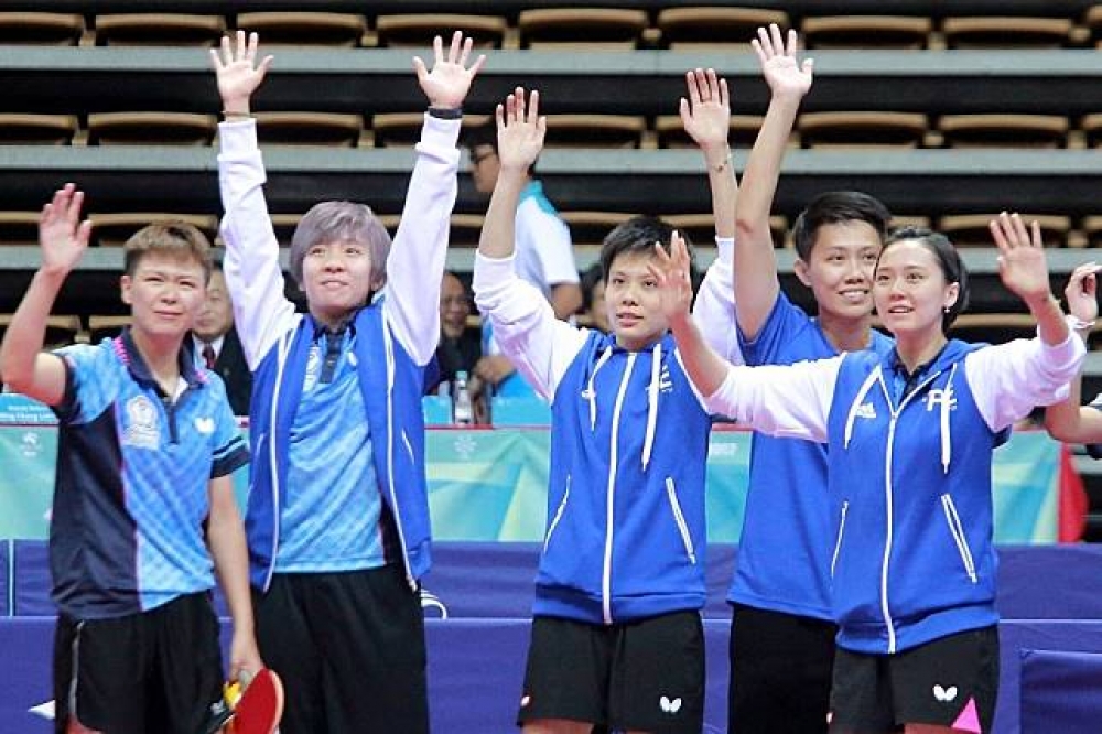 台灣女桌好手鄭怡靜（圖中）、陳思羽（左一）、鄭先知（右一）輪流出賽，可惜以以1:3敗給韓國，只能摘下銅牌。（圖片取自世大運組委會）