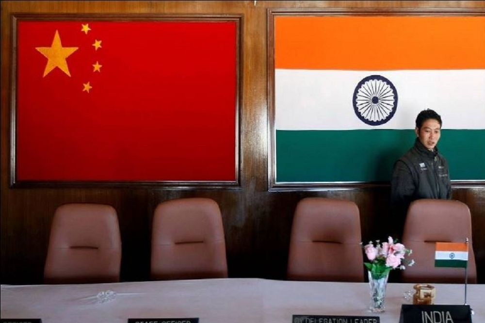 印度與中國國旗。（湯森路透）