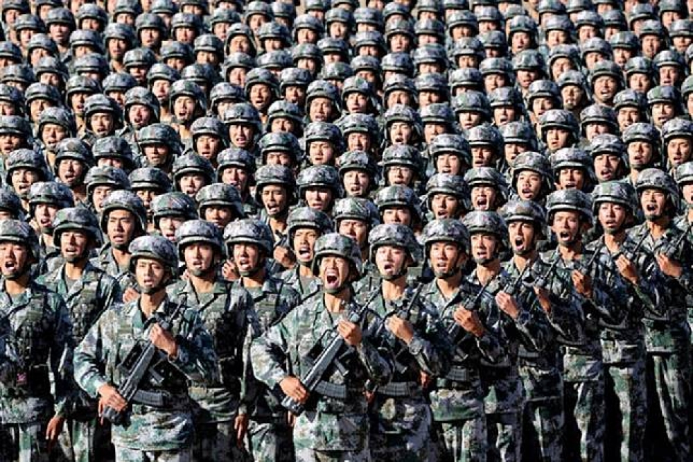 《新唐人電視台》6日報導，中共高層不排除於近日啟動的北戴河會議中，就解決中印對峙，做出開戰決策。圖中為中國人民解放軍。（湯森路透）