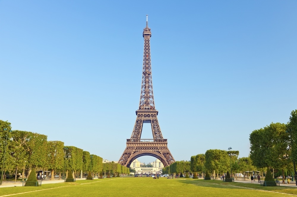 作為浪漫假期首選，愛之城「巴黎」羅曼蒂克氛圍是 Booking.com 旅客最推薦的特色。（圖片：Booking.com）