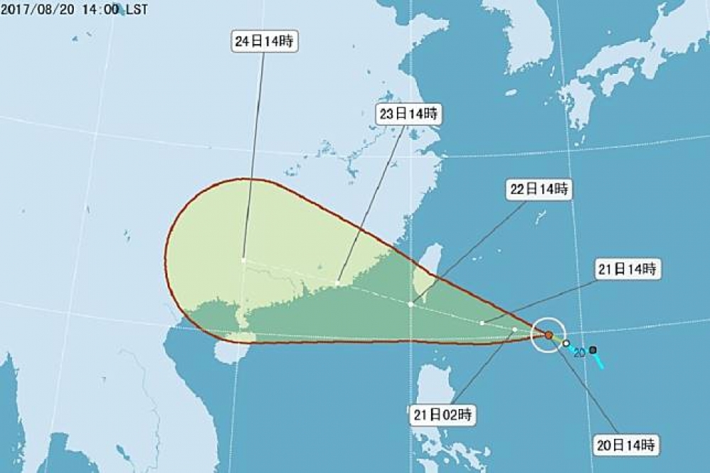 原位於菲律賓東方海面的熱帶性低氣壓於20日下午2時發展為輕度颱風「天鴿」，為今年第13號颱風，圖為中央氣象局預估颱風「天鴿」路徑。（取自中央氣象局）