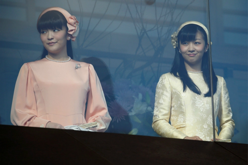 秋篠宮家兩名女性成員：真子（左）和佳子內親王。（湯森路透）