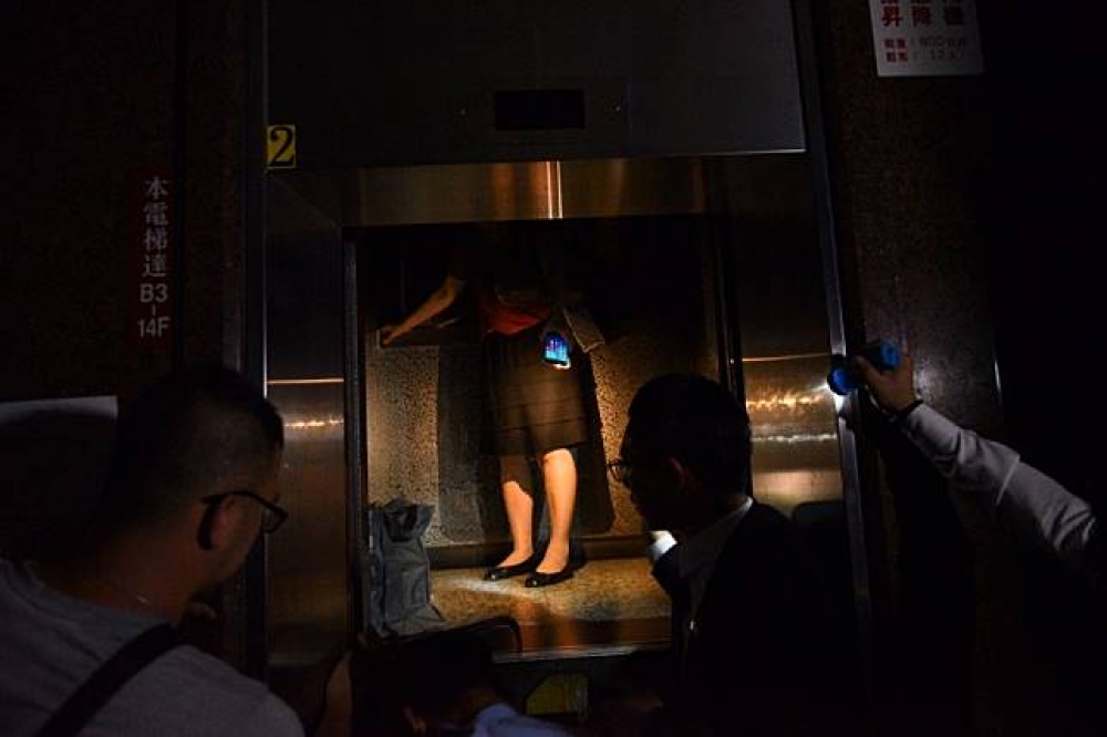 北市有多起受困電梯案例，消防隊員疲於奔命。（攝影：李昆翰）