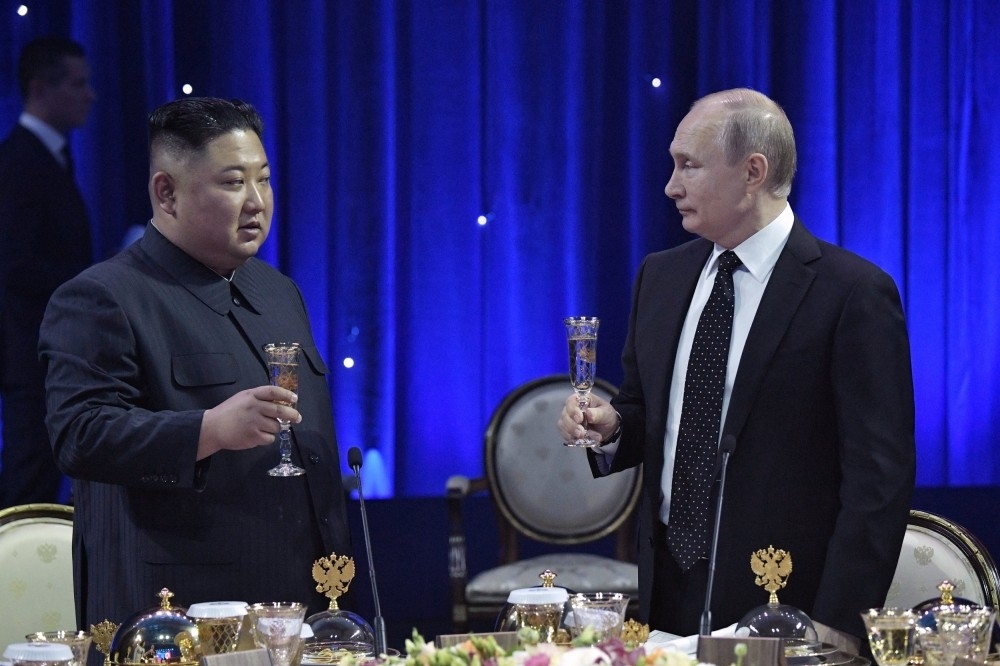 北韓領導人金正恩與俄羅斯總統普京進行晚宴。（湯森路透）