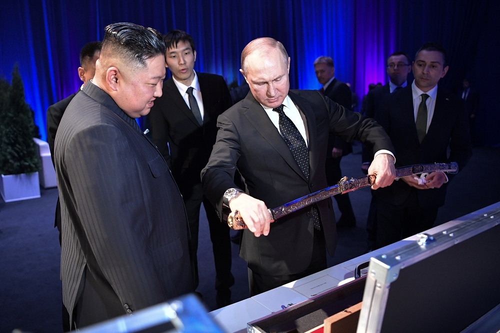 俄國總統普京與北韓領導人25日首度見面。（湯森路透）