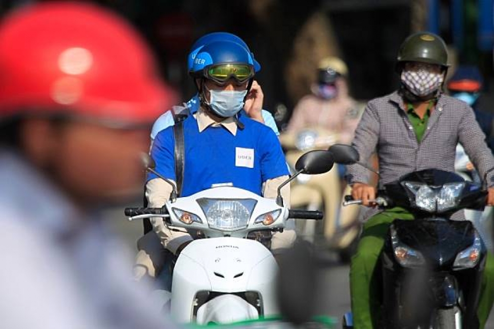 為減緩空氣汙染，越南首都河內市宣布2030年開始，市區內將禁行摩托車。（美聯社）