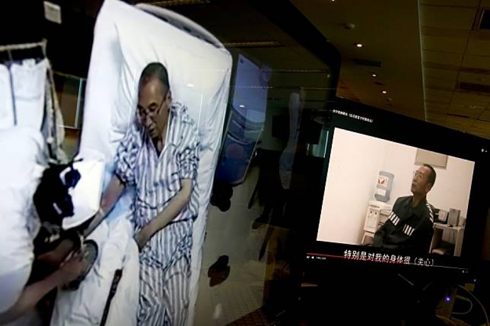 諾貝爾和平獎得主劉曉波目前正在瀋陽中國醫科大學附屬醫院保外就醫。院方10日發出新聞稿向外界描述劉曉波病況，指出MRI（核磁共振）掃描結果表示肝癌病灶增大，病況不甚樂觀。（美聯社）