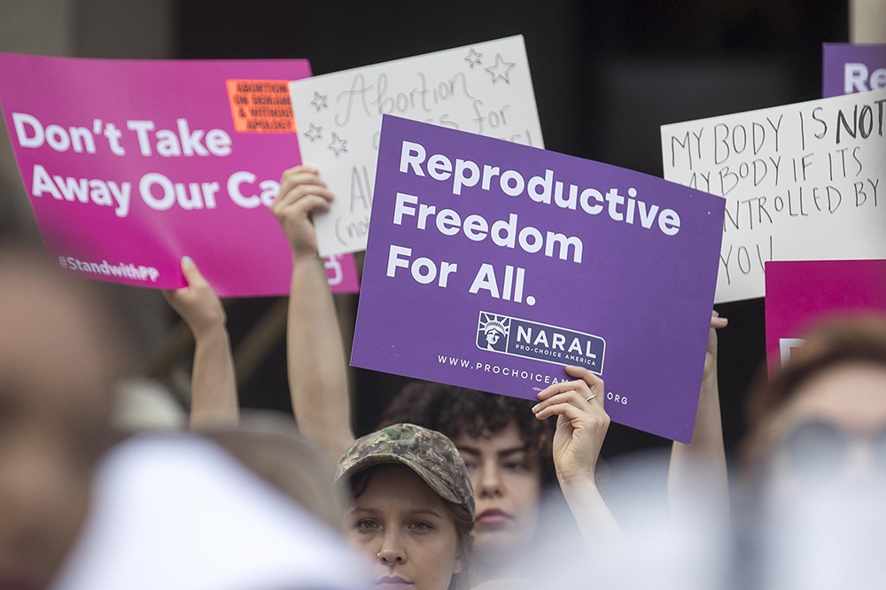支持墮胎組織抗議谷歌向反墮胎診所提供免費廣告。（美聯社）